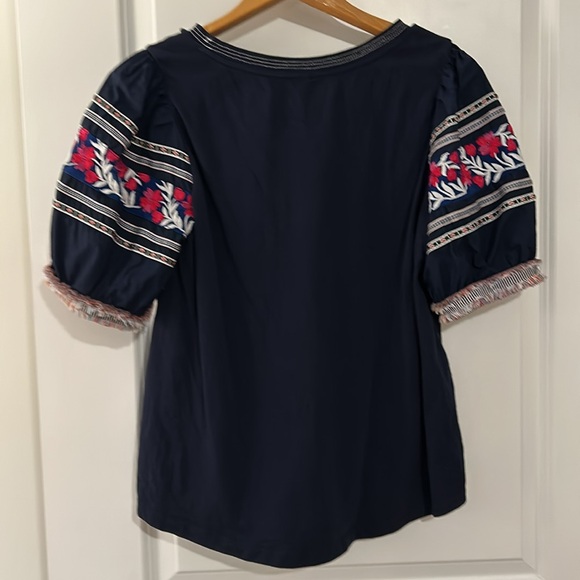 Anthropologie women’s blouse size medium, beautiful detail on sleeves - Picture 4 of 4